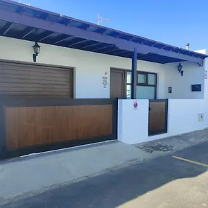 Casa De Leon. Barbacoa Y Garaje Privado. Сasa de vacaciones Playa Honda (Lanzarote)